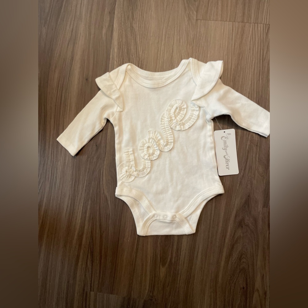 Emily and Oliver Cream Textured Love Bodysuit with Ruffled Shoulders size 3/6M